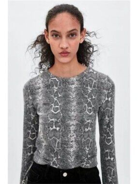 Zara | Snakeskin Printed Long Sleeve Crop Cropped Top Gray